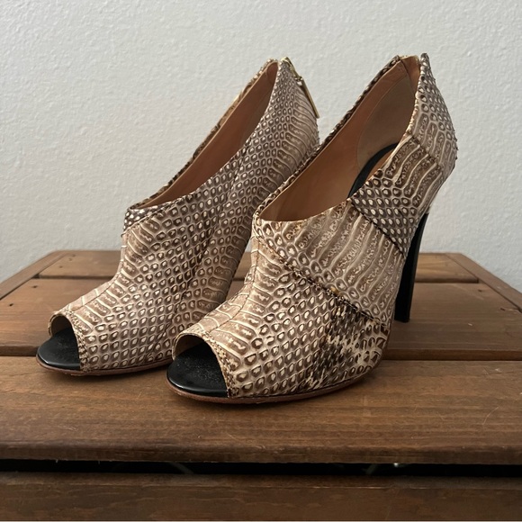 L.A.M.B heels Size 8M - Picture 2 of 5